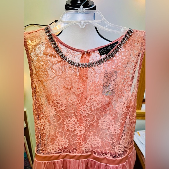 Forever 21 + Plus Sizes Elegant Dusty Pink Lace & Tulle Dress - Picture 6 of 16